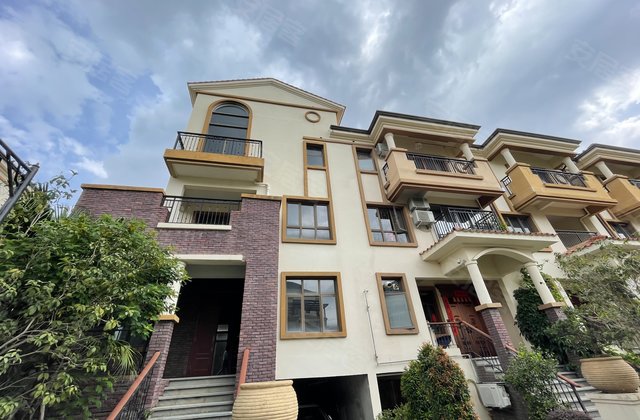 佳兆业东江新城(别墅)4室2厅4卫246㎡南北445万