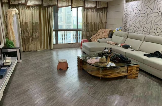 兴进豪园(南区)4室2厅203.43㎡132万二手房图片