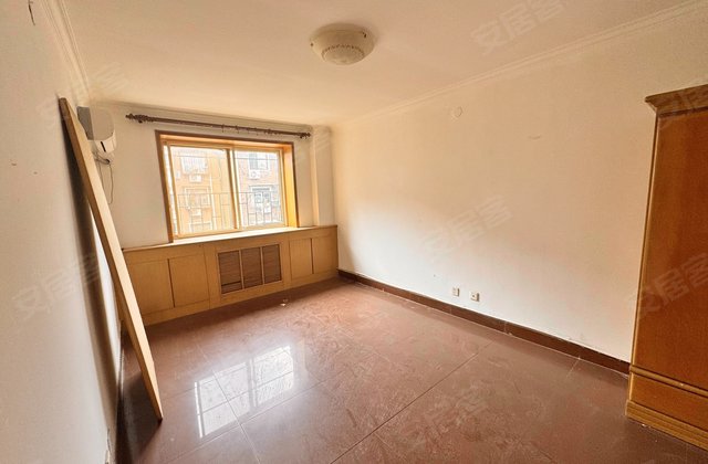 印江南里 阳面大中单 采光好 满五 近地铁 有钥匙