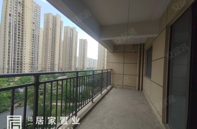 御珑国际4室2厅137.55㎡70万二手房图片