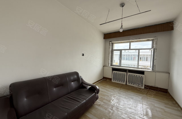 房产小区(行署街)3室1厅74㎡18.8万二手房图片