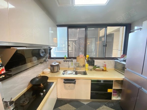 柳南万达 南俪首座全新精装3房 急售 只卖毛坯价