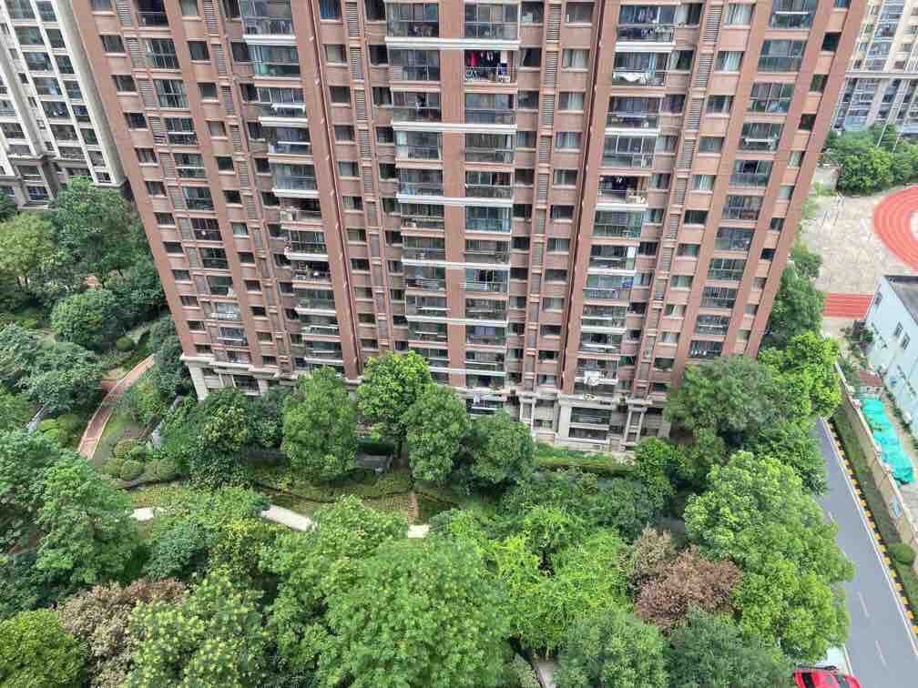 万科金色名郡精装三房低总价8楼随时看房