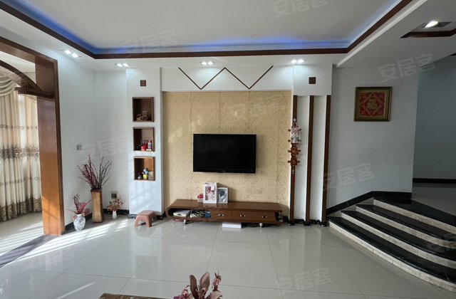 天星豪苑4室2厅150㎡42.8万二手房图片