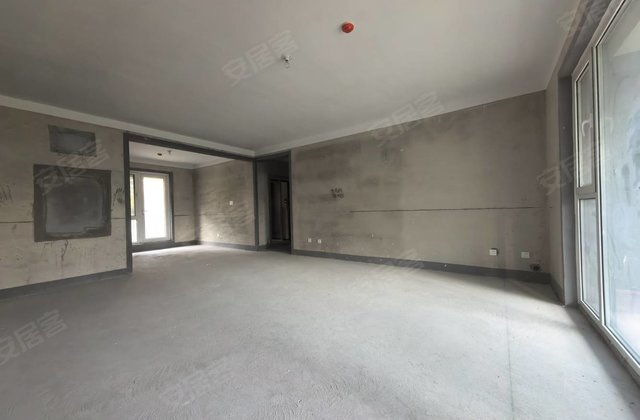 凯泽翡翠澜庭4室2厅175㎡138万二手房图片