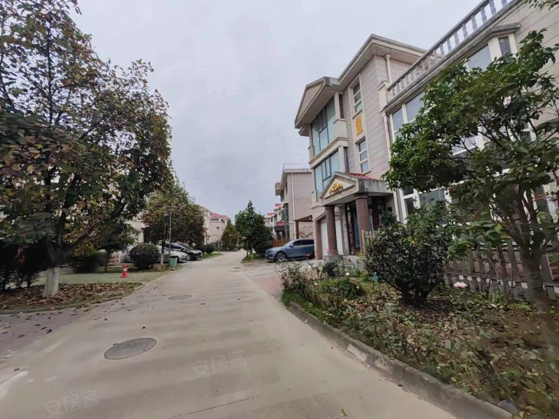 西安房产网>西安二手房>长安二手房>郭杜二手房>枫丹白露苑(别墅)>