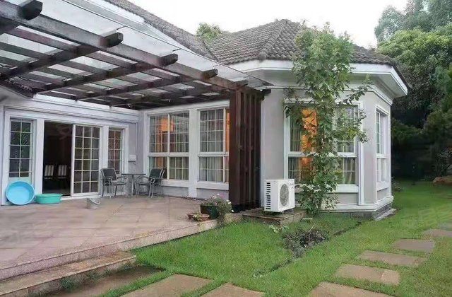 番禺市桥德兴路438号黄沙岛别墅2016年建造共4层南350㎡6室2厅4卫番禺