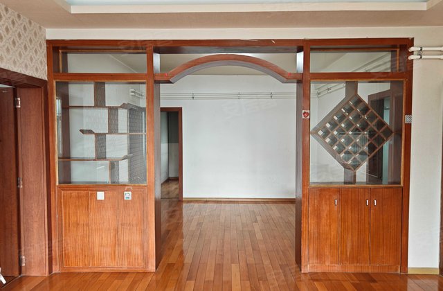 民贸家园小区4室2厅145㎡75万二手房图片