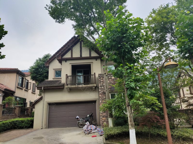 庆隆南山高尔夫国际社区柏翠庄