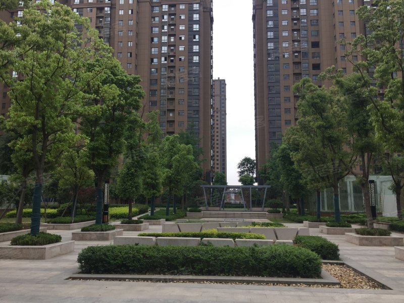 东方今典中央城(a区)