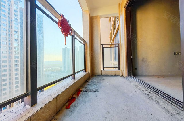 龙光天瀛4室2厅121.68㎡132万二手房图片