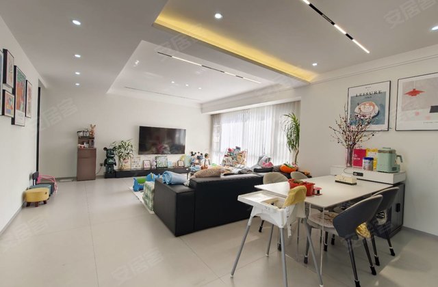 巨人中央华府4室2厅135㎡92.8万二手房图片