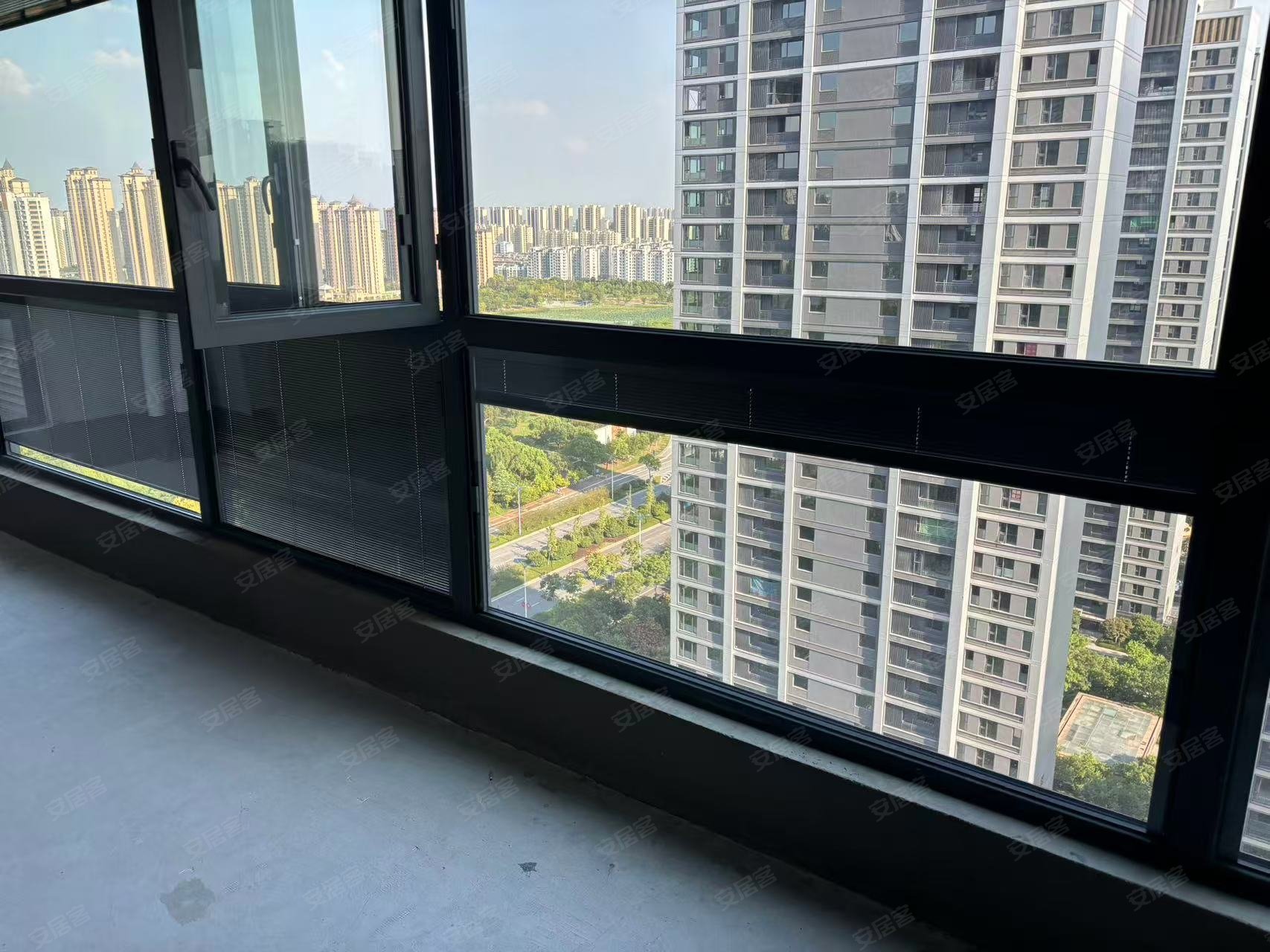 绿城沁香园4室2厅2卫143㎡南150万