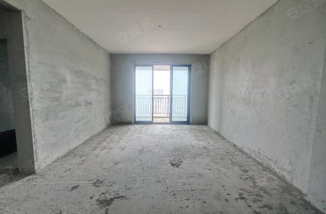 冠南玫瑰园4室2厅148㎡47万二手房图片