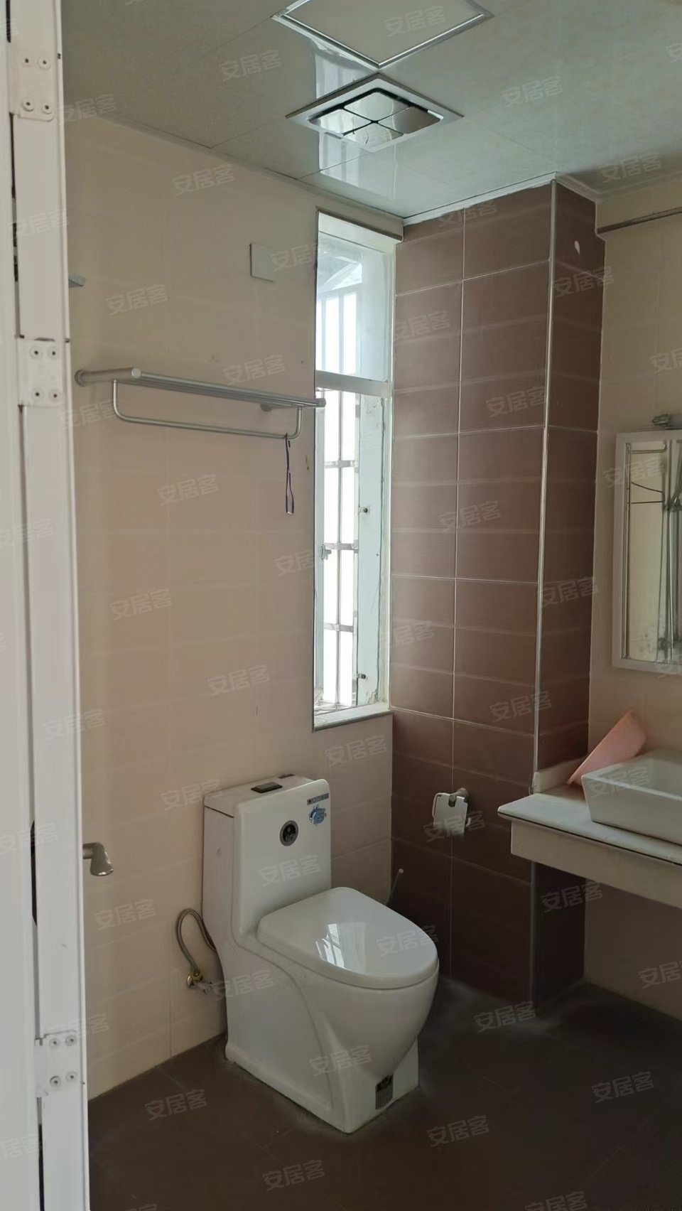 凤凰小区3室2厅2卫122.97㎡南106万