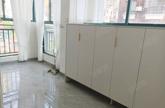 大学里4室2厅125㎡75.8万二手房图片