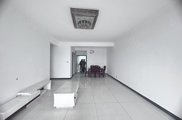 半岛豪苑3室2厅127㎡50万二手房图片