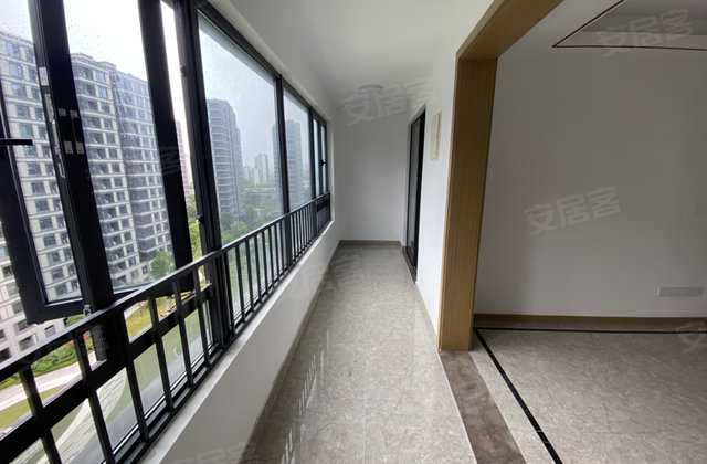 金地都会之光3室2厅118㎡185万二手房图片