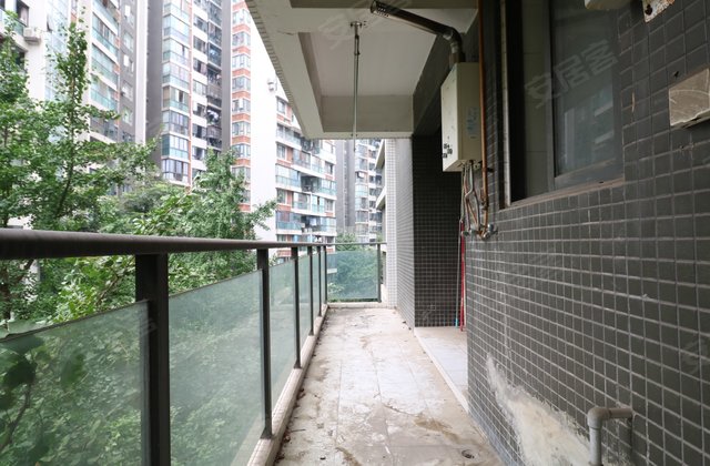 白鸽岛尚 套二对中庭满五年 简单装修当清水使用 随时可看便宜