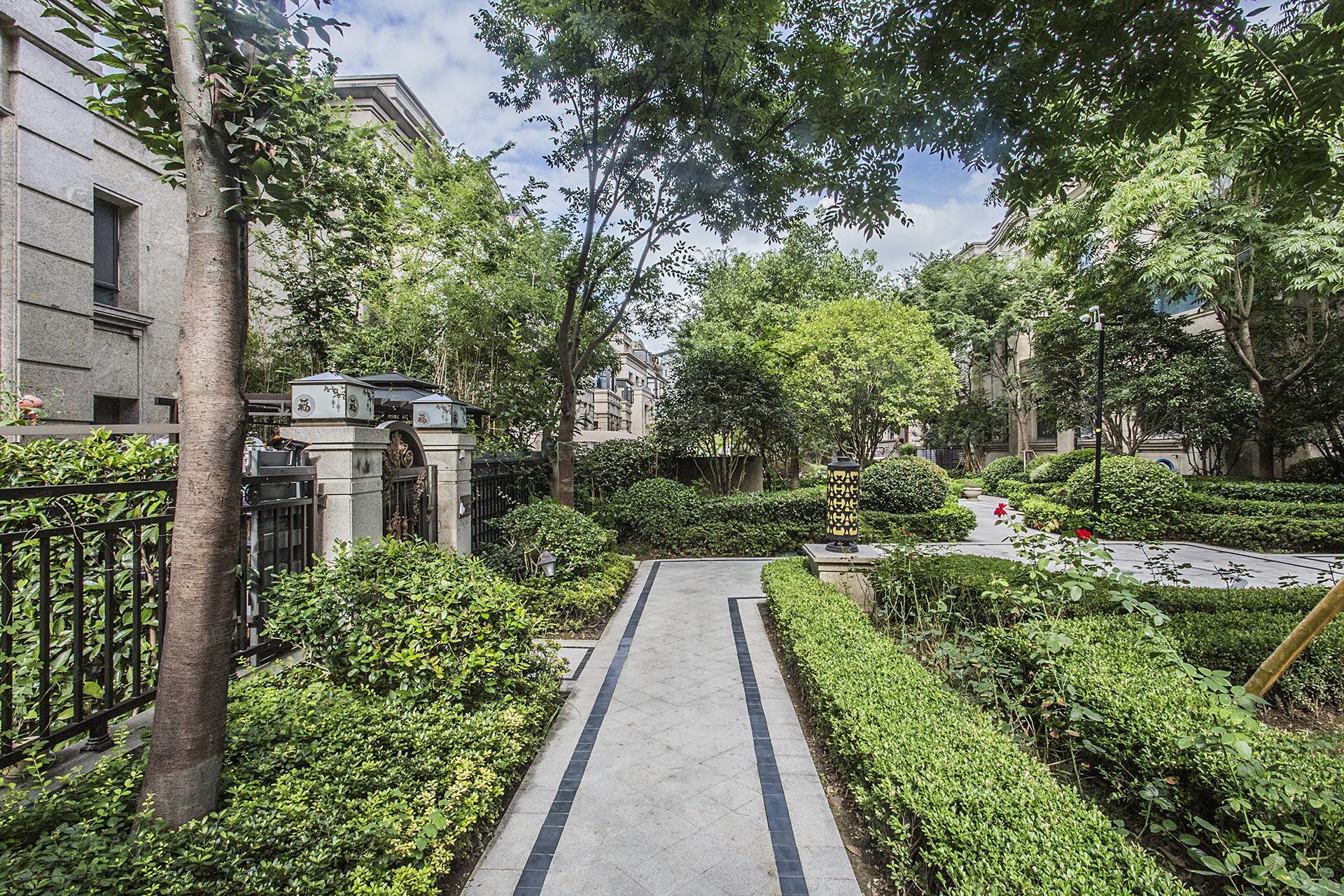 中海央墅5室5厅4卫295㎡南北865万