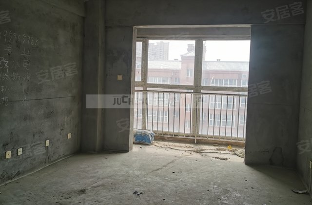 财富中心3室1厅122㎡70万二手房图片