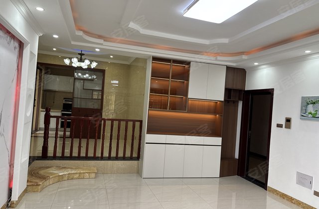 御景名都4室2厅133㎡61.8万二手房图片