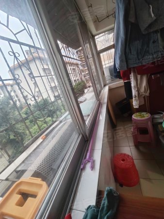 明秀小区北区39万中间楼层采光好 适合单身公寓或小家庭居住