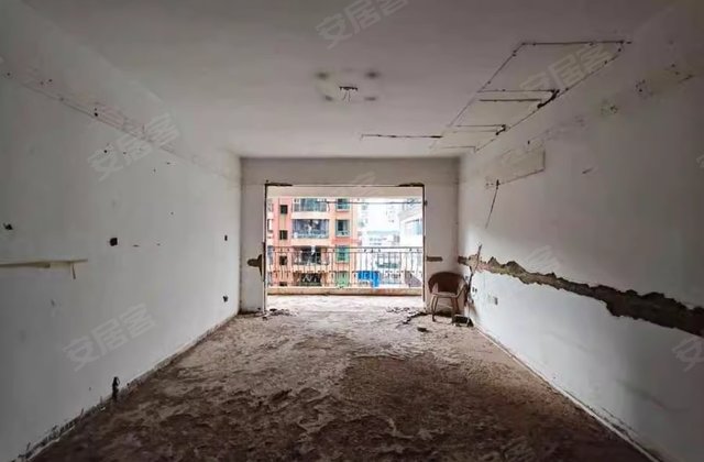 急售！！！市中心南屏街  顺城豪庭 四室双卫毛坯