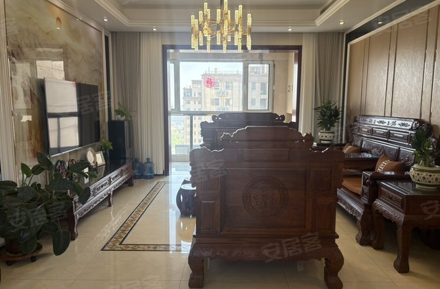 中央城4室2厅141㎡115万二手房图片