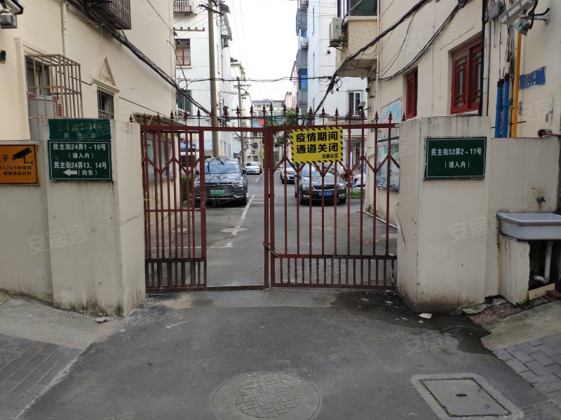 民主街32弄小区 