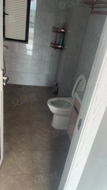 景福花园板楼 南北通透 出行方便 带电梯 车位充足 装修精美