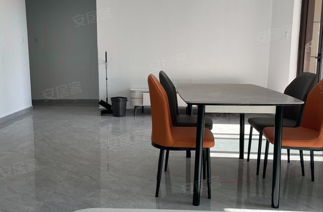 御湖天境3室2厅109㎡90万二手房图片