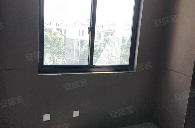 硖北里(二期)4室2厅125㎡132万二手房图片