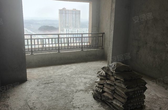 时代天宸4室2厅136㎡49万二手房图片