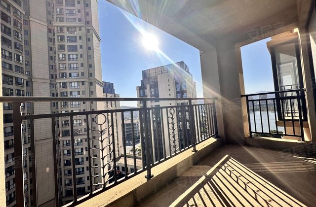 巨人中央华府4室2厅151㎡81.6万二手房图片