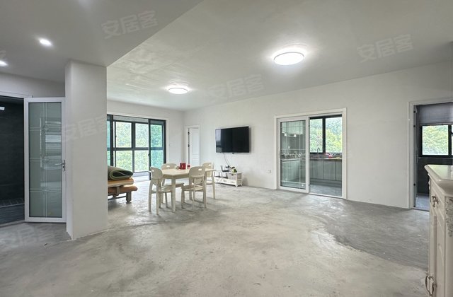 凤凰山庄4室2厅146㎡64.5万二手房图片