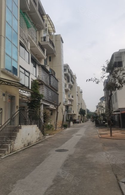 银湖花园(公寓住宅)5室3厅4卫