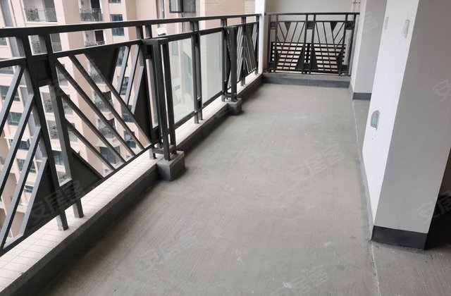 万兴一品4室2厅150㎡95万二手房图片
