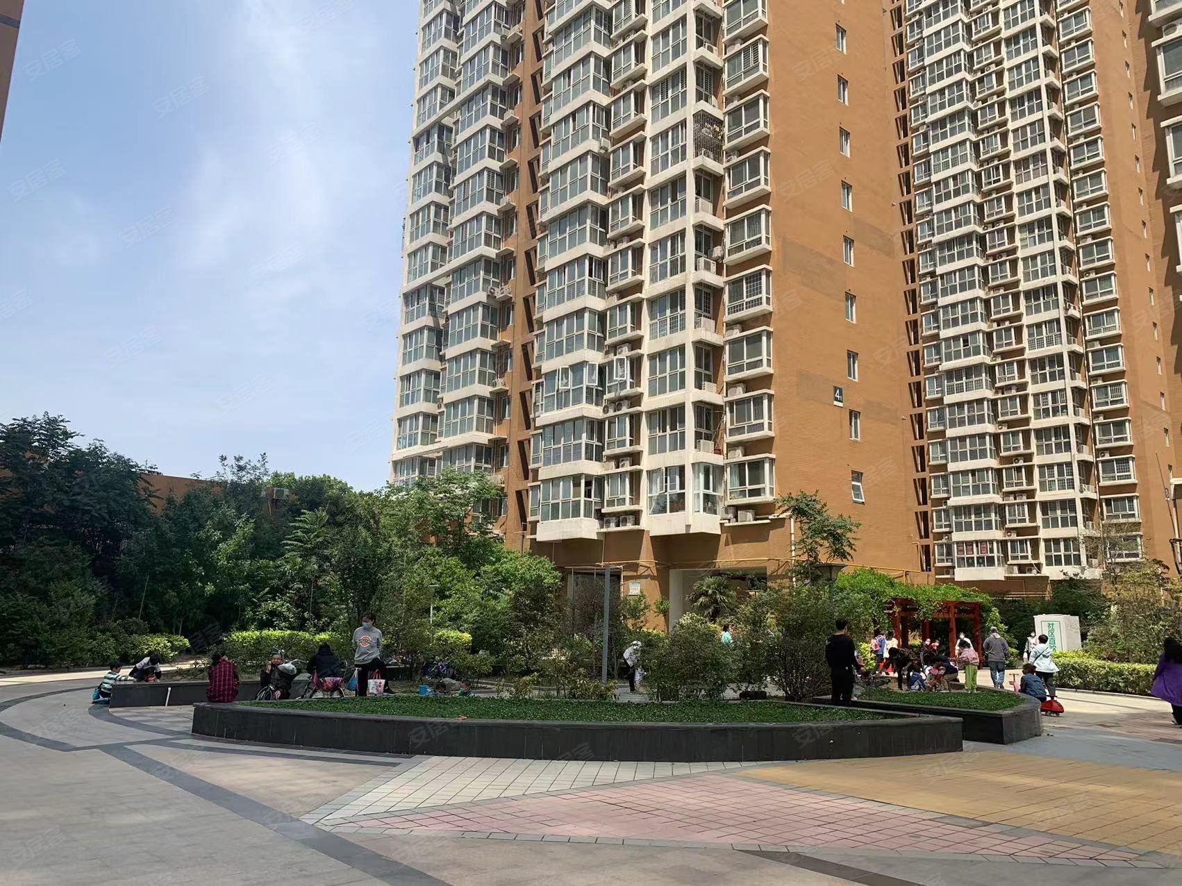 中苑名都5室1厅南北出门公交地铁紧靠三甲医院与郑州大学