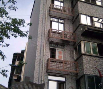 浣花小区 近地铁 刚需小三居 出行方便 中间楼层 南北通透