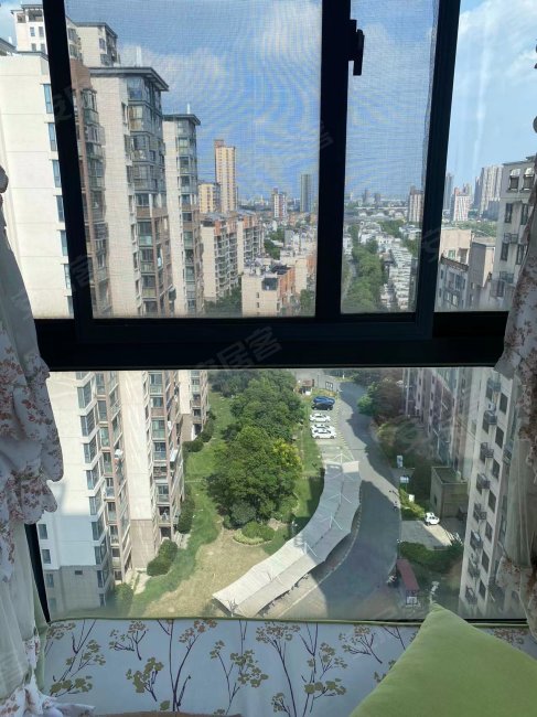 自住房,精装修,中城花园 低容积板楼 商业配套齐全 南北通透