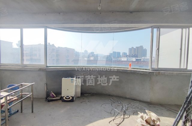 广电小区4室2厅230㎡77.8万二手房图片