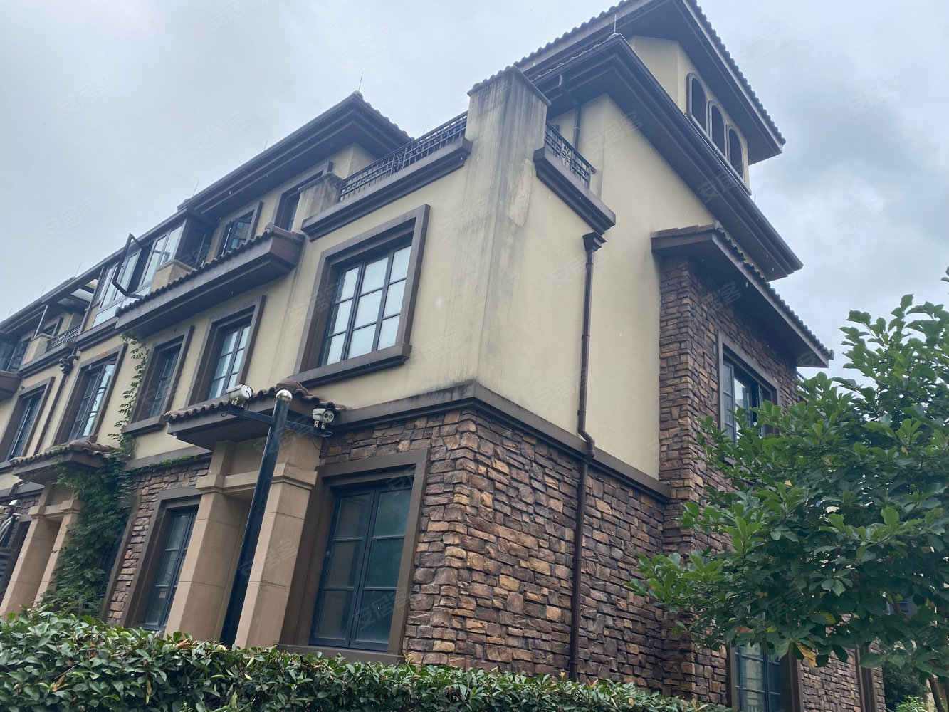 翰林府别墅边套前后大花园全新毛坯送2层地下室