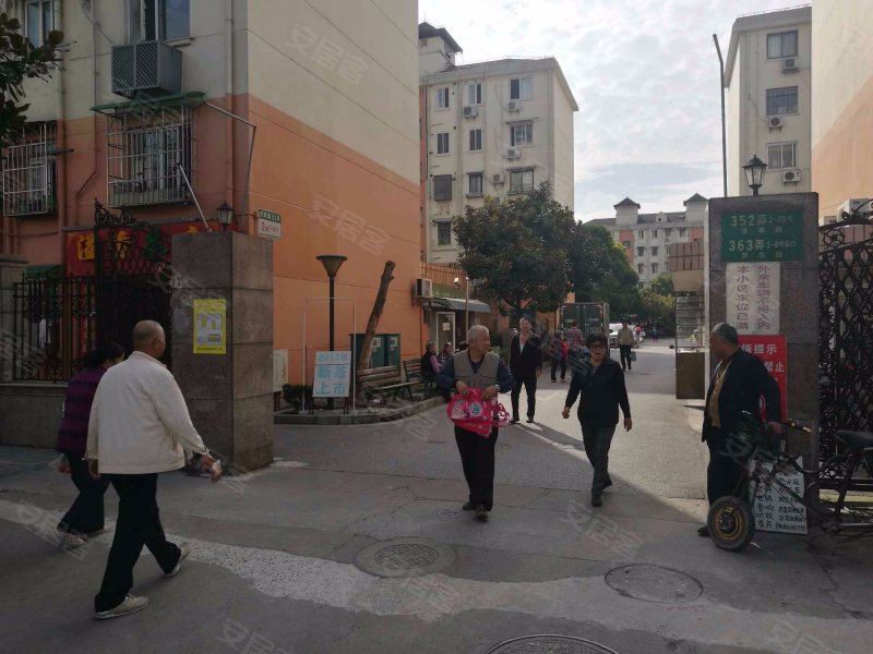 芳草路352弄小区 