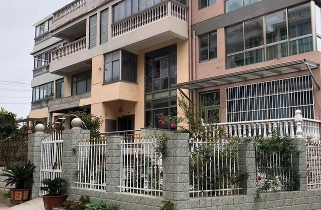 6分恒悦房产280万14737元/㎡急售鸿禧山庄双拼别墅