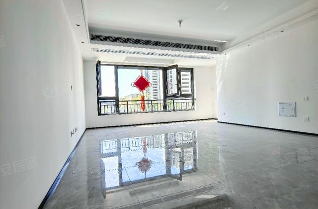 新上急售！6米阳台，精装有车位，三开间朝南！急急急！