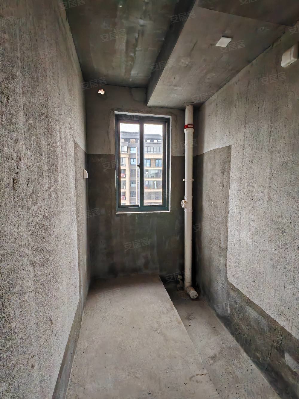 通银天泽府3室2厅2卫118㎡南北69.8万