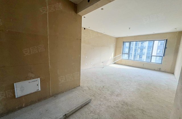 交控置地龍锦院4室2厅194.65㎡185万二手房图片