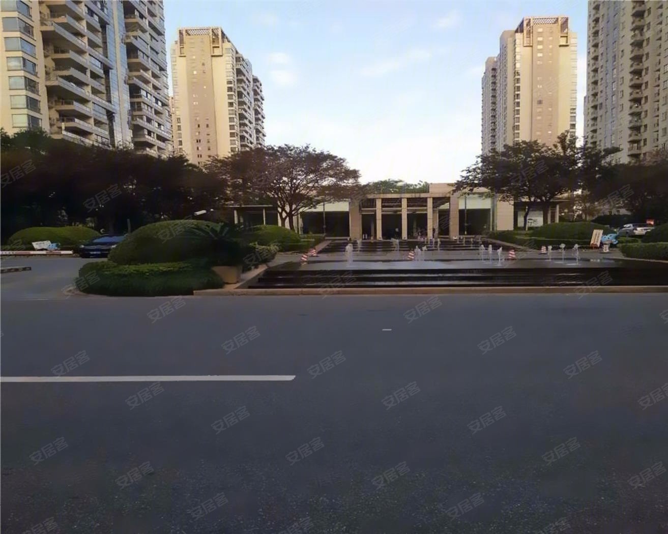 仁恒河滨城(二期)3室2厅2卫150.1㎡南北2098万