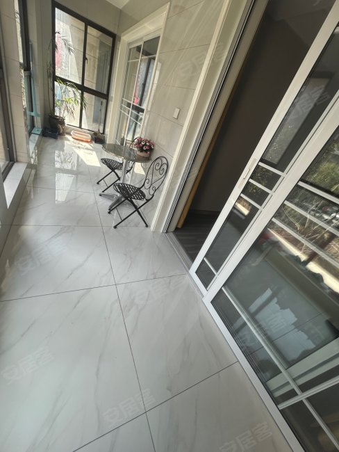 瑞景华府108平精装修车棚9平老证